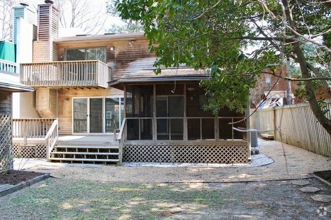 Building Photo - Spacious, Open Floor Plan at the end of 81... Rental