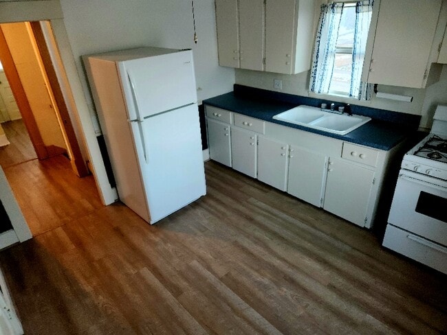 Photo - 446 Hower St NE