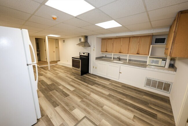 Building Photo - 1026 Chestnut St Unit B