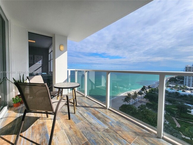 Photo - 2751 S Ocean Dr Unidad 1406S