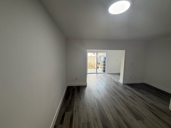 Photo - 1543 W 42nd St