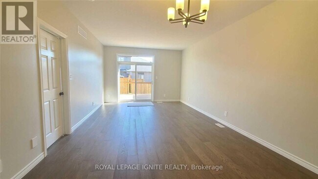 Photo - 98 Athabaska Dr