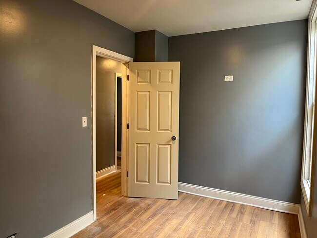 Photo - 648 W 60th St Unit 2