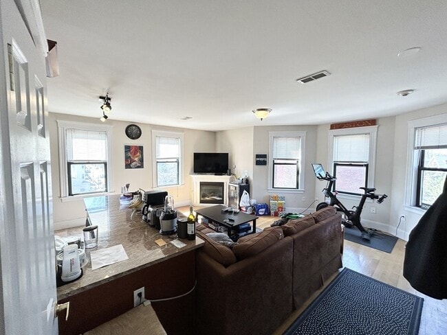 Photo - 916 Dorchester Ave Unit 3