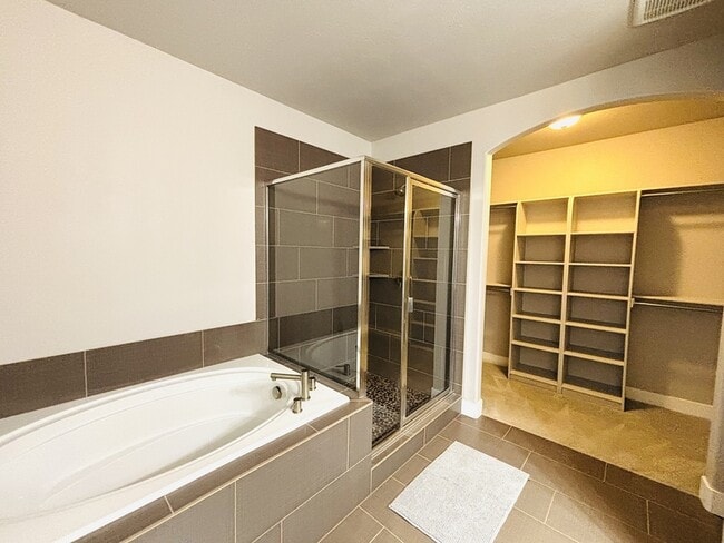 Photo - 11528 4055 W