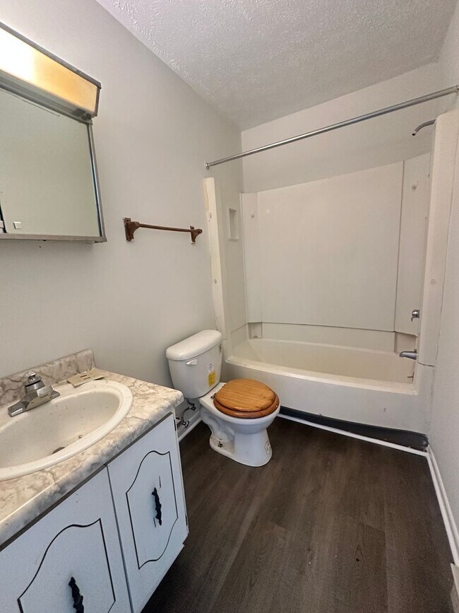 Photo - Apartment for Rent in Broadway