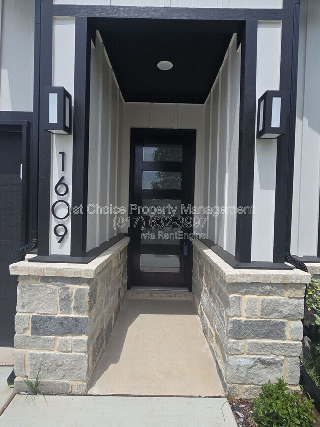 Photo - 1609 Sharon St