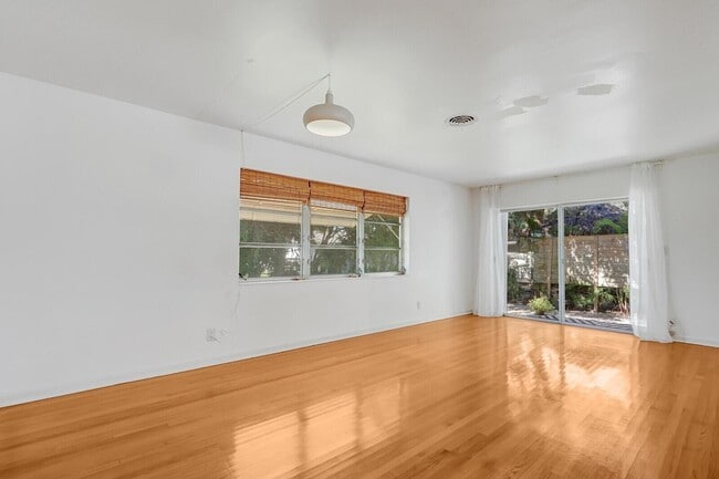 Photo - 1952 Circle Dr