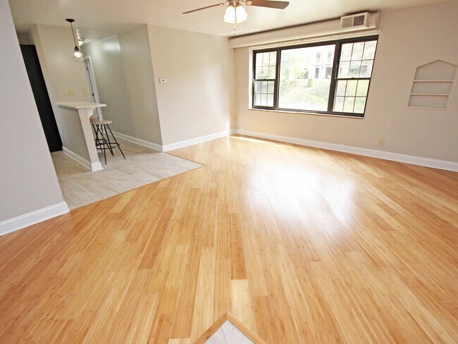 Photo - WINSTON APARTMENTS -- 022