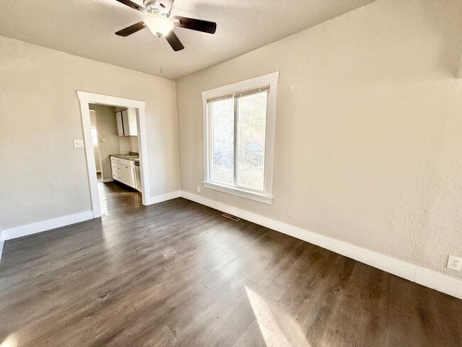 Photo - 1036 S Santa Fe Ave