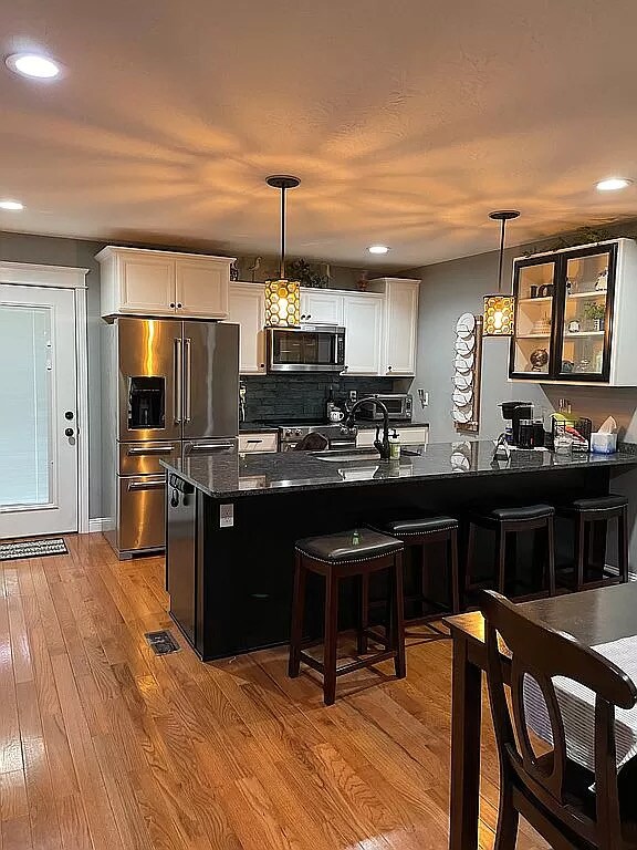 Photo - 496 Watson St