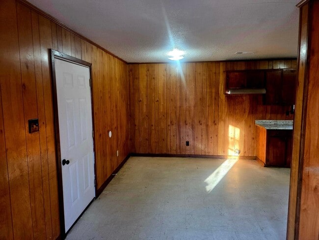 Photo - 187 Land Ave