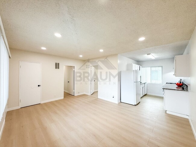 13129 Oxnard St Unit 18