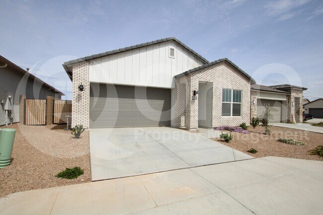 Building Photo - 40774 W Sunland Dr Rental