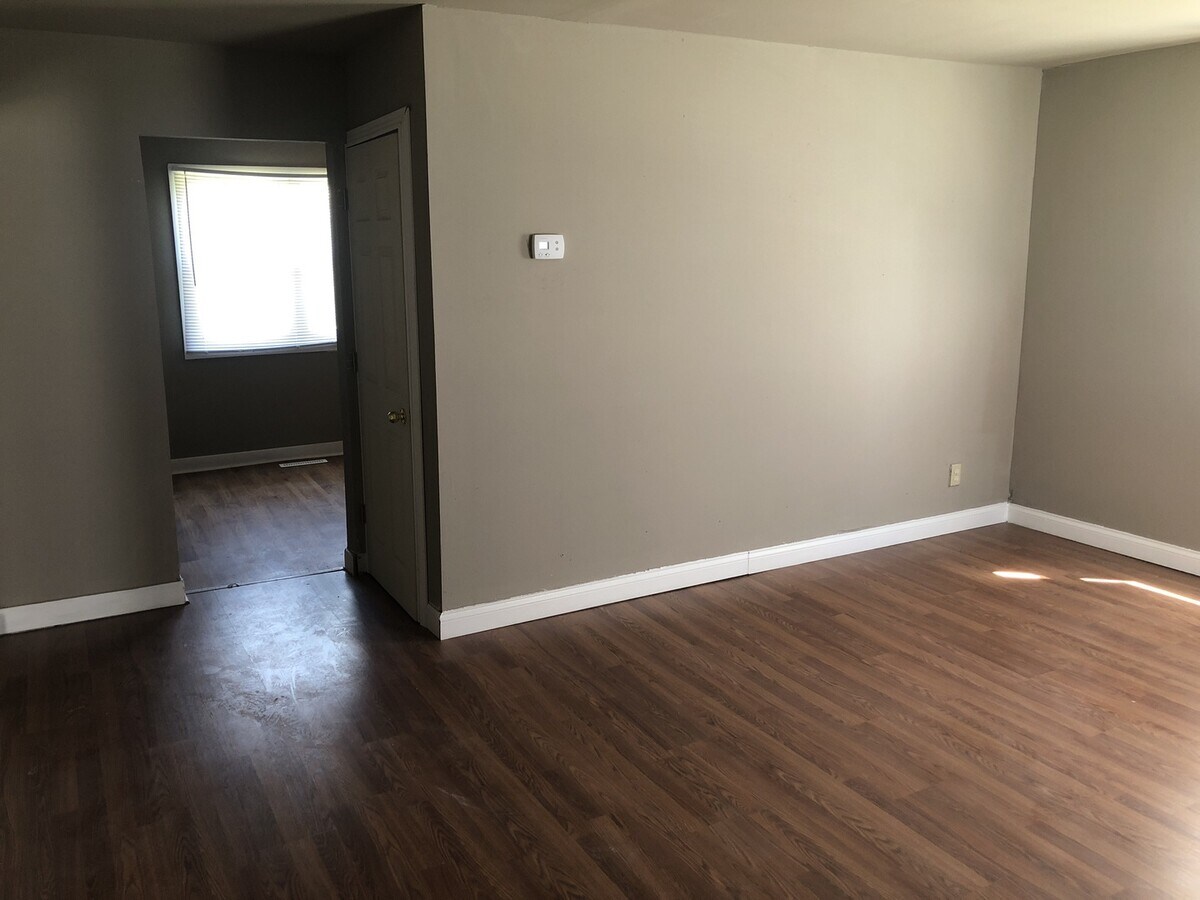 HUGE 3 BEDROOM WITH BONUS ROOM AND ATTACHE... Rental House Rental in