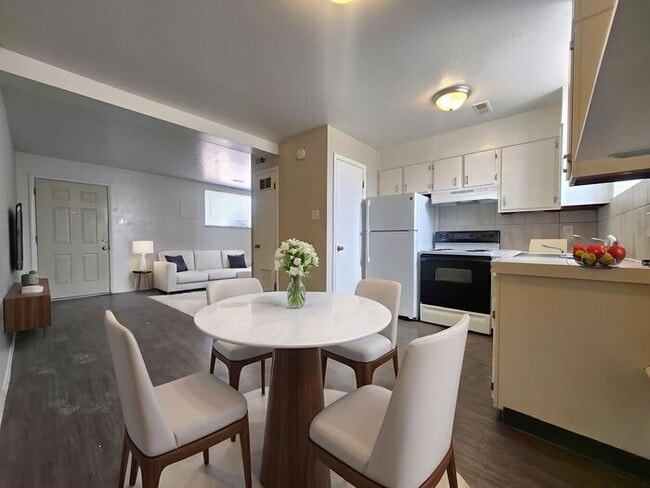 Building Photo - Cozy 2-Bedroom – Utilities Included!