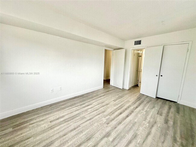 Photo - 13280 NE 6th Ave Unit 208