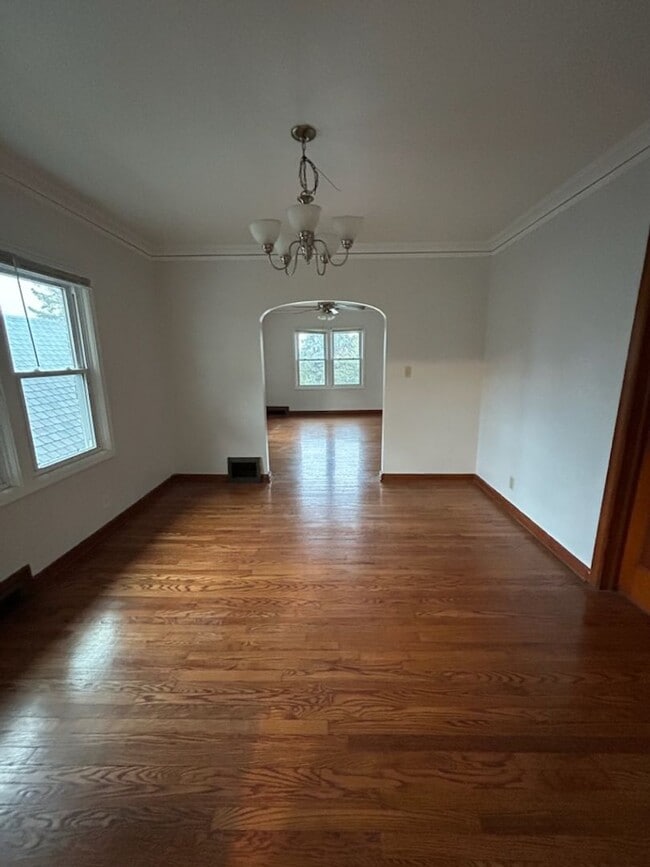 Building Photo - Two Bedroom Duplex Unit 1415 Vinton Street