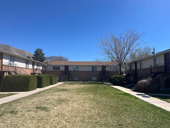 Building Photo - Binning Spring Unit 4