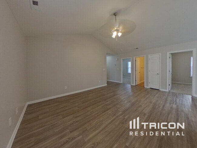Photo - 1347 Braveheart Ln