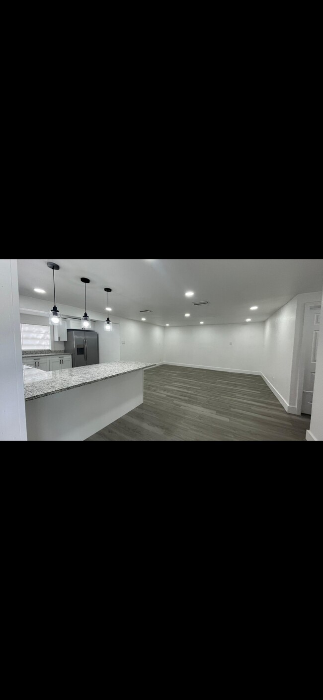 Photo - 7115 Dellwood Dr Apartamentos Unidad A-