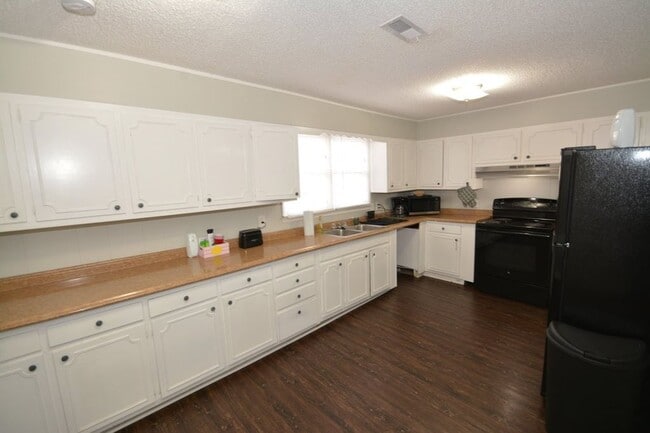 Photo - 3909 Cypress Ave SW