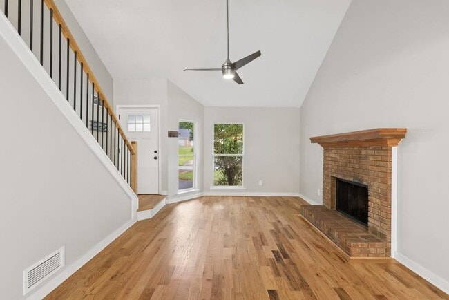 Photo - 4930 Farmstead Ct NE