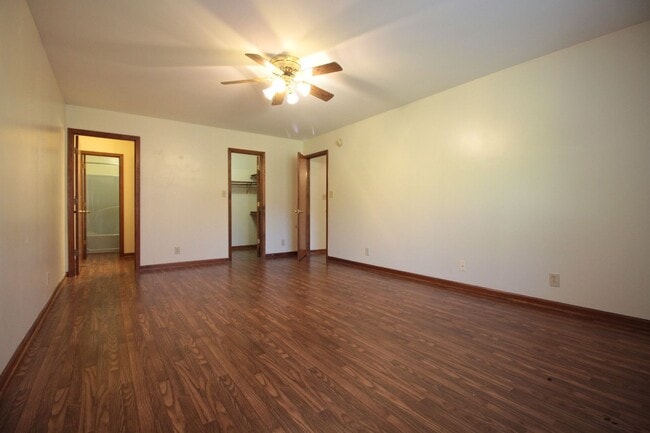 Photo - 205 Farmer Rd