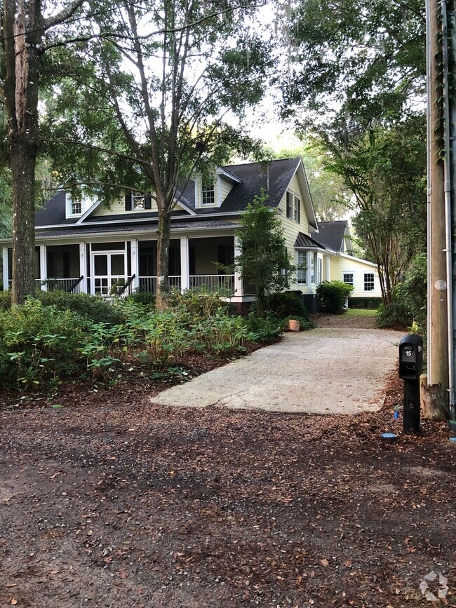 Front - 15 Morven Ln Rental