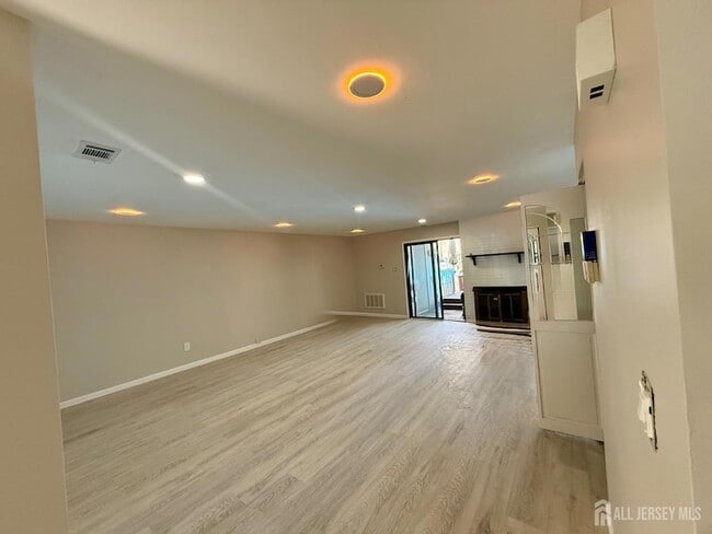 1502 Bromley Estate