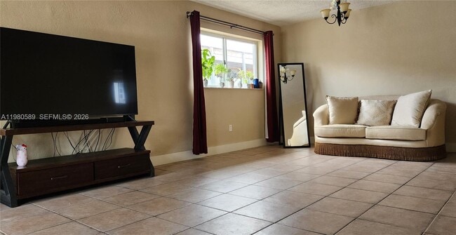 Photo - 880 E 26th St