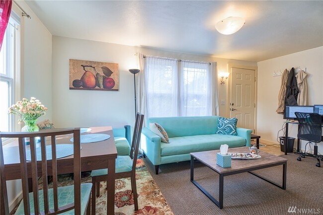 Photo - 719 Division St NW
