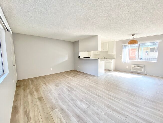 Photo - 3337 S Canfield Ave Unidad 210