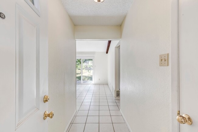 2404 Andover Dr