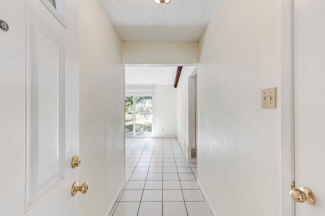 Photo - 2404 Andover Dr