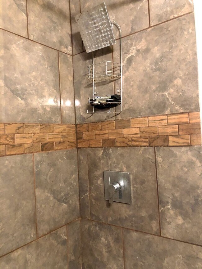 Photo - Huge 2 Bedroom in Mt Washington! Laundry - Central air - Available May 9th!