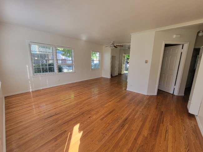 Building Photo - 13642 Leadwell St Unit 642L