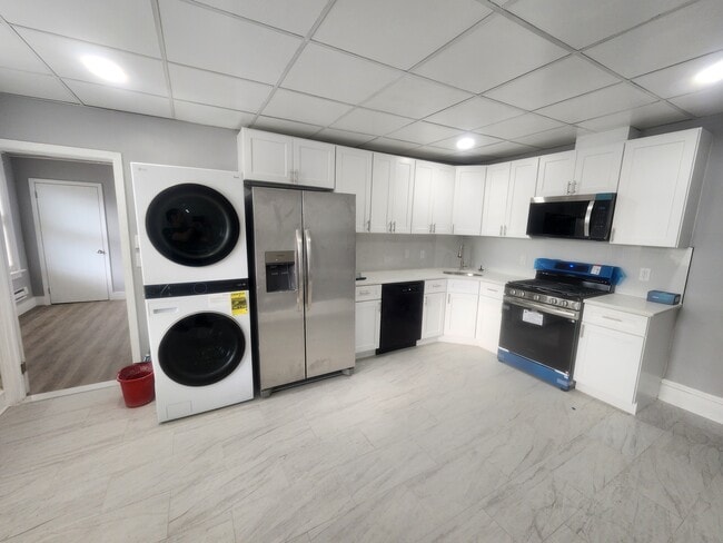 Building Photo - 247 W Duncannon Ave Unit 2nd Fl.