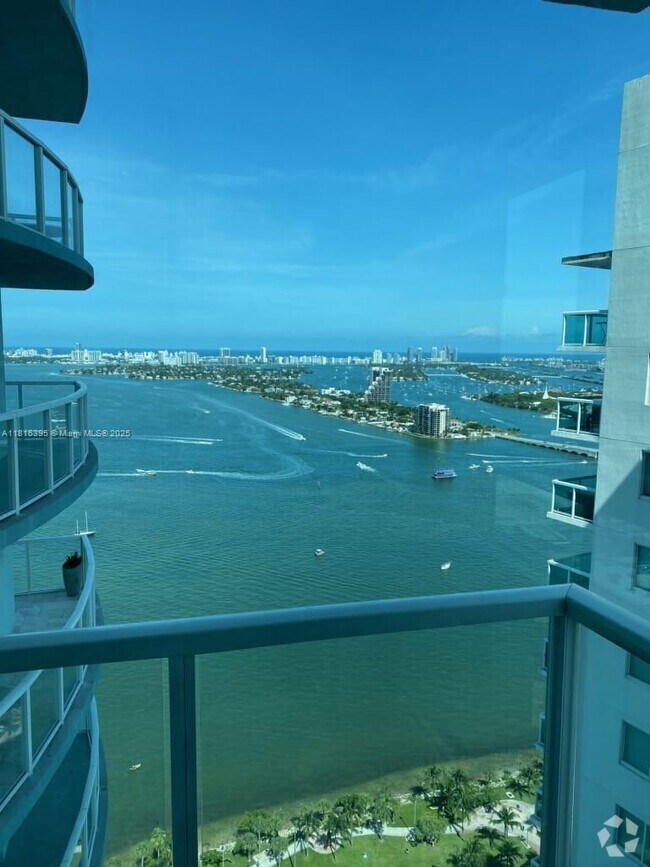 Building Photo - 1900 N Bayshore Dr Unit 3803 Rental