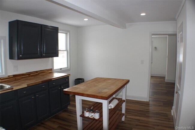 Photo - 1710 NY-300 Unit B