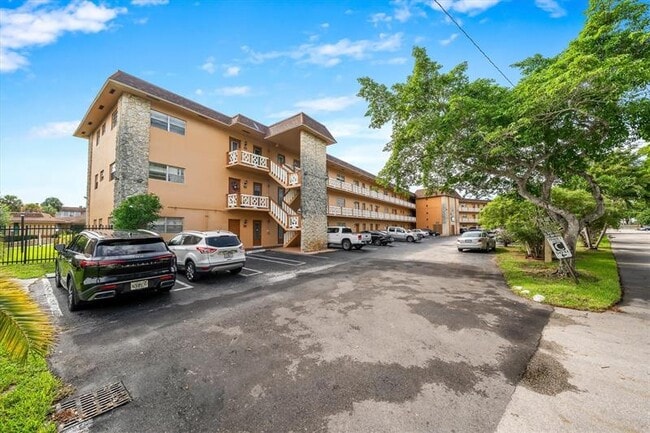 Building Photo - 5031 W Oakland Park Blvd Rental