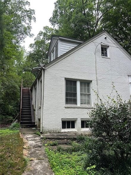 Photo - 444 Burlington Rd NE