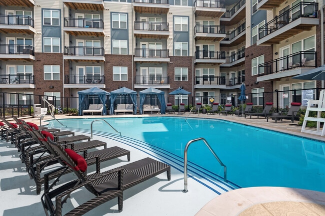 TheEmerson_EXT_Amenity_Pool_Oct2024