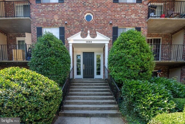 Building Photo - 1533 Colonial Dr Unit 204 Rental