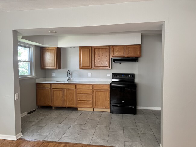 Building Photo - 443 Jefferson Ave Unit #1 - 2 bed 1.5 bath