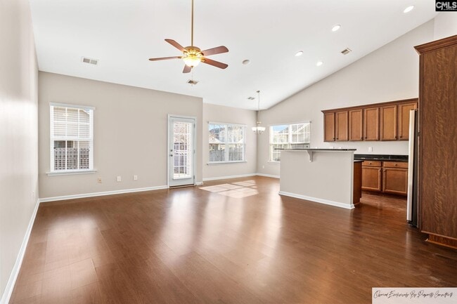 Photo - 825 Burnview Ln