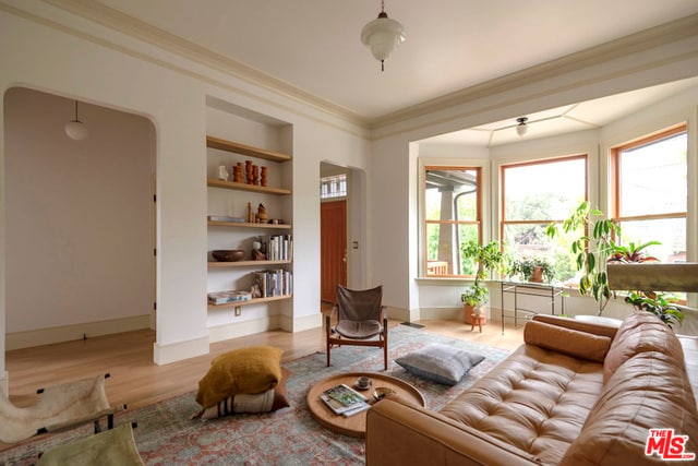 Building Photo - 4365 Clayton Ave W