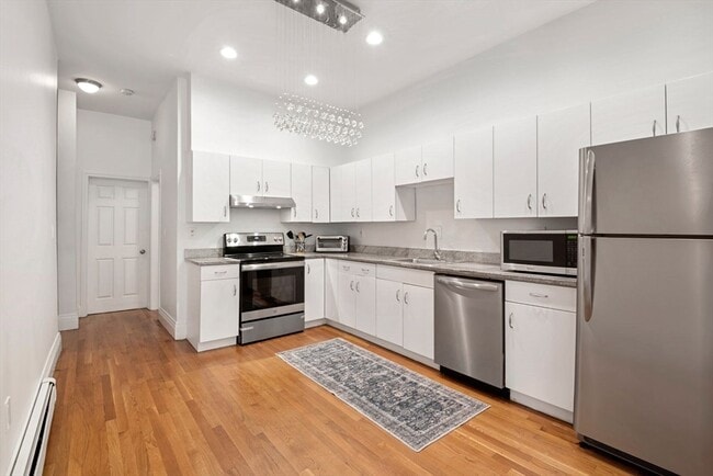 Photo - 249 Roxbury St Unit 1