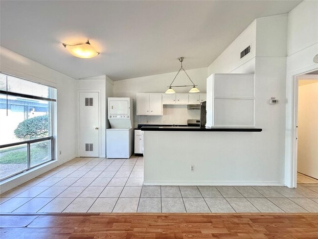 Photo - 614 W 51st St