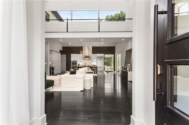 Photo - 1756 N Akin Dr NE